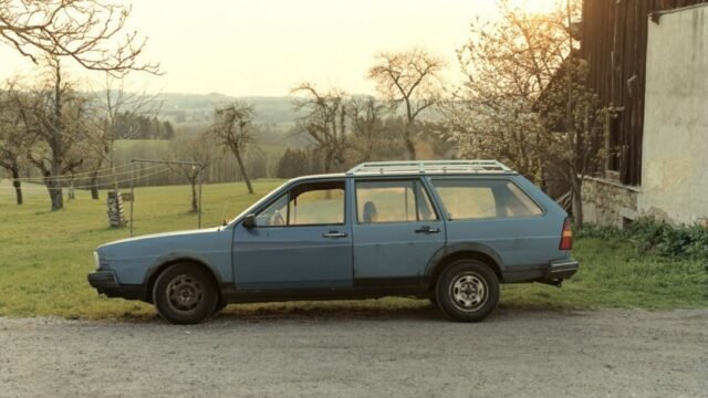 1-4-Blauer-Passat-engl-Blue-Passat-Herzogsdorf-2004-C-Print-48x365cm-scaled-830×630