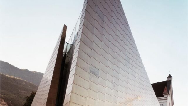 holler-klotzner-architekten-christoph-kern-gunter-richard-wett-lucia-degonda-ampliamento-chiesa-parrocchiale-laives
