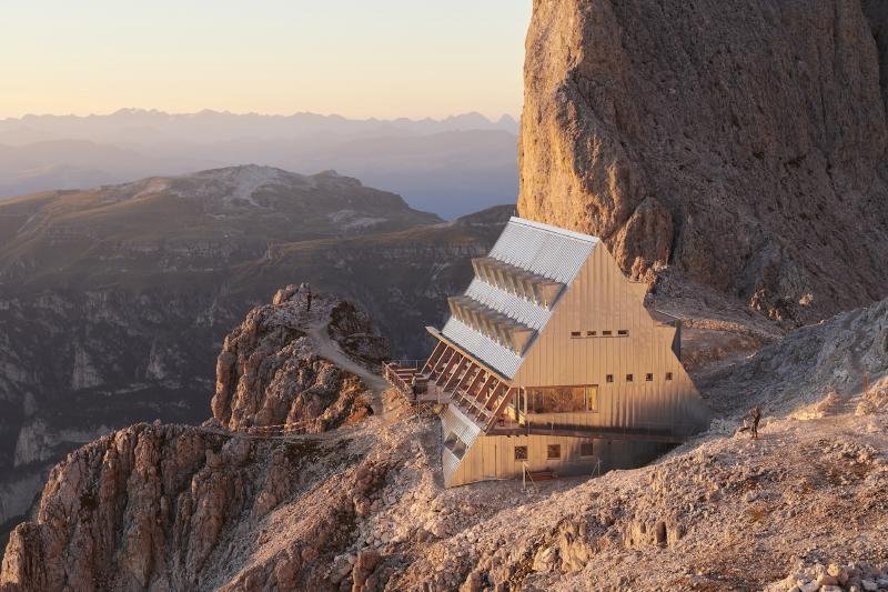 senoner-tammerle-architects-lukas-schaller-the-shelter-santnerpass